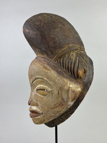 Okuyi dance mask depicting an idealized female...