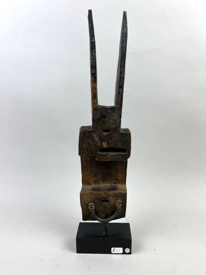 Case lock. Representation of the horns of...