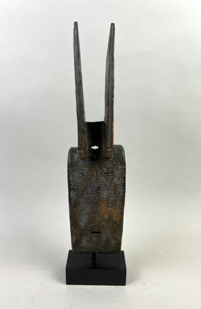 Case lock. Representation of the horns of...