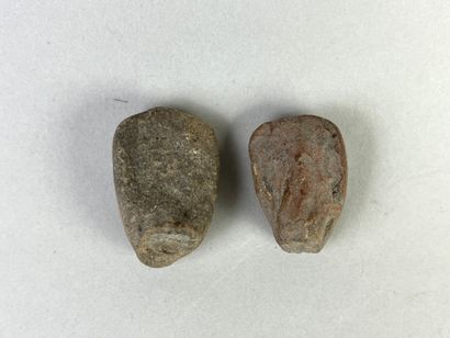 Two heads of statuettes. Beige terracotta....