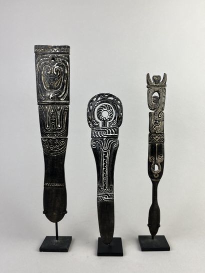 Set of three lime spatulas decorated with...