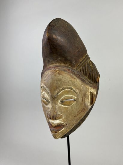 Okuyi dance mask depicting an idealized female...