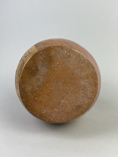 Spherical vase with flat bottom and stirrup...