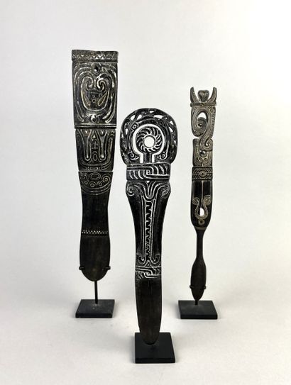 Set of three lime spatulas decorated with...