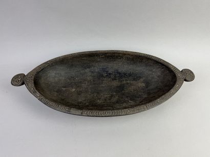Food dish decorated with a rim incised with...