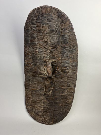 Ceremonial shield, oval, in wickerwork-covered...