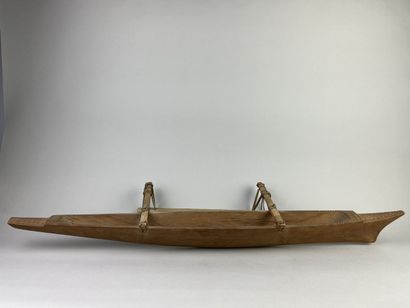 Outrigger dugout model. Wood and fiber. Dimensions:...