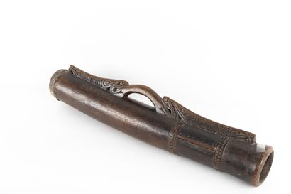 Antique cylindrical drum, the handle is incorporated...