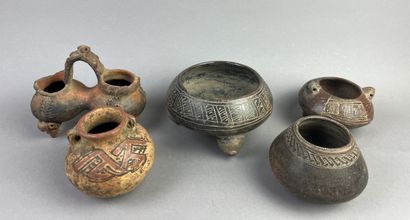 Lot of five objects: Two tripod bowls (13...