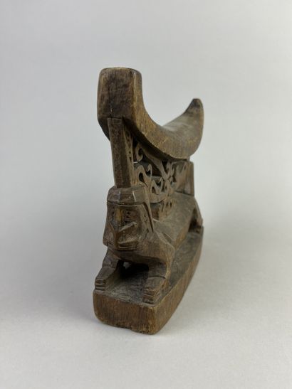 Beautiful old neck-rest featuring two figures...