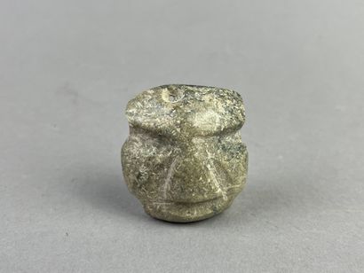 Pendant mask. The face is rectangular. Biconical...