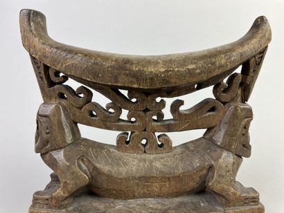 Beautiful old neck-rest featuring two figures...