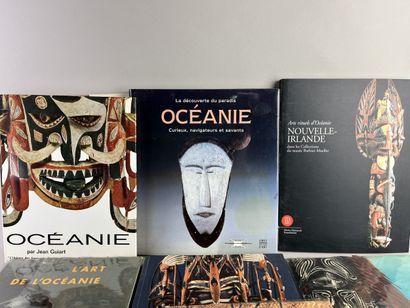 OCEANIA. Jean Guiart. Gallimard. 462 pages....