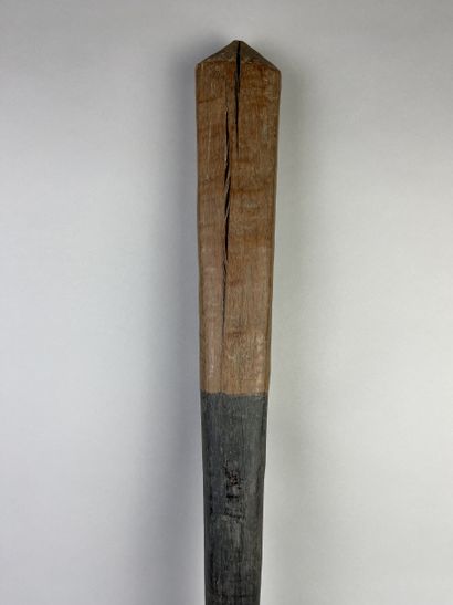 Heavy wooden war club (arma borduna). Dimensions:...