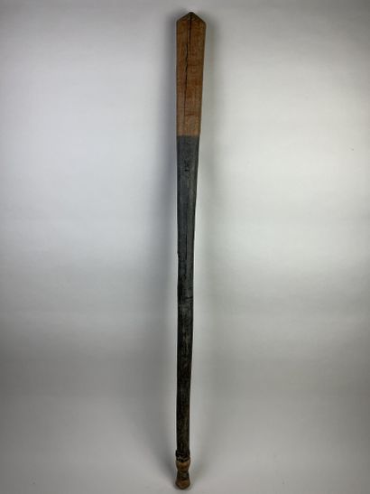 Heavy wooden war club (arma borduna). Dimensions:...