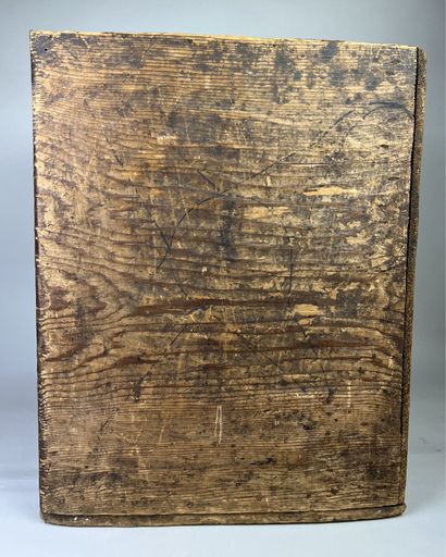 Rare folded and painted wooden box. The walls...