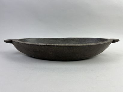 Food dish decorated with a rim incised with...