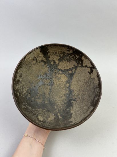 Bowl with polychrome champlevé decoration...