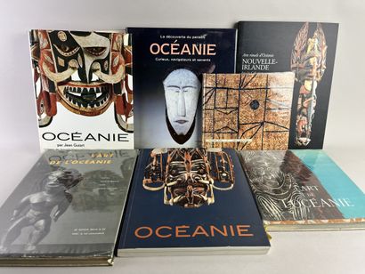 OCEANIA. Jean Guiart. Gallimard. 462 pages....
