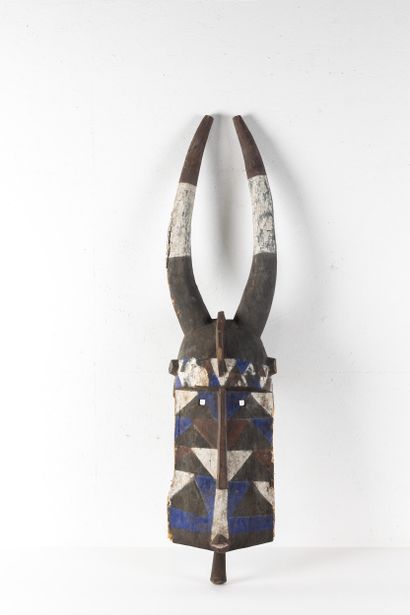 Large mask. The face is surmounted by large...