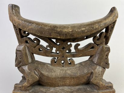 Beautiful old neck-rest featuring two figures...