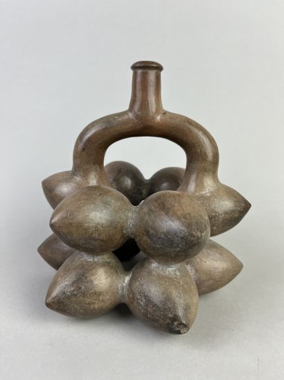 Vase representing twelve fruits (figs?) superimposed...