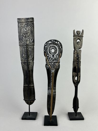 Set of three lime spatulas decorated with...
