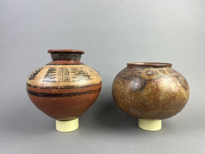 Two bowls, one with geometric decoration,...