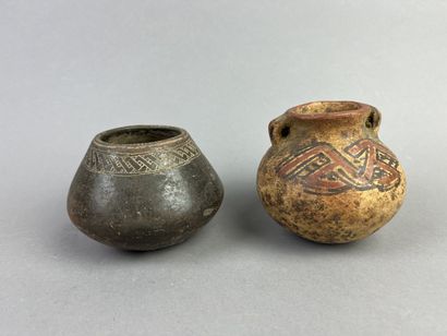 Lot of five objects: Two tripod bowls (13...