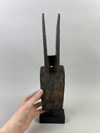 Case lock. Representation of the horns of...