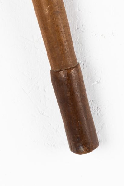 Go porowa ra maru. Mace. The long cylindrical...