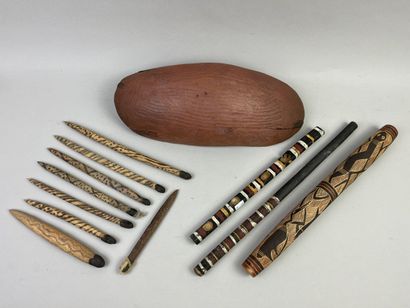 Lot consisting of a small coolamon (30 x...