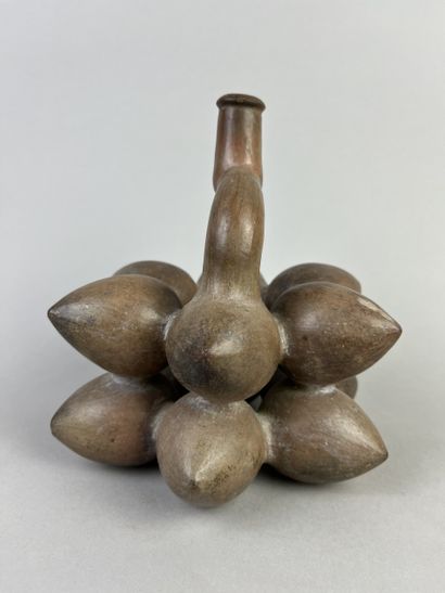 Vase representing twelve fruits (figs?) superimposed...