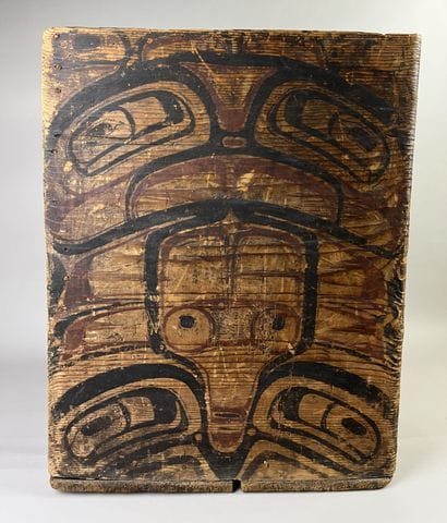 Rare folded and painted wooden box. The walls...