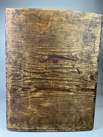 Rare folded and painted wooden box. The walls...