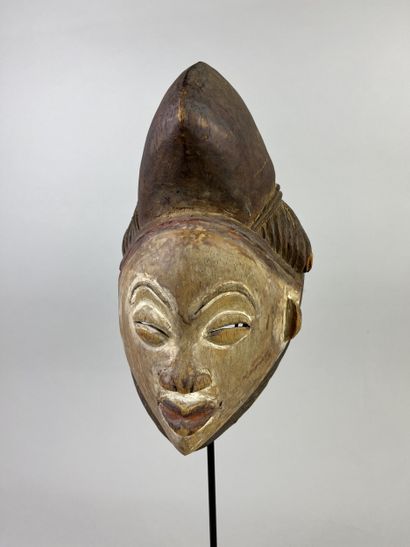 Okuyi dance mask depicting an idealized female...