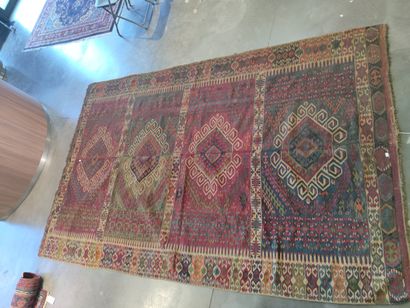 Important tapis Kilim en laine à décor de...