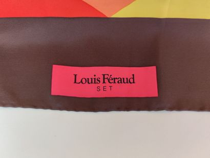 Louis FERAUD
Foulard en soie à décor géométrique...