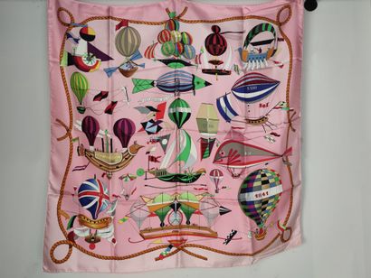 HERMES Paris
Carré de soie modèle 