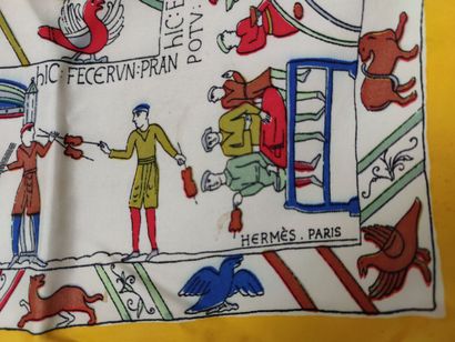 HERMES Paris
Carré de soie modèle 