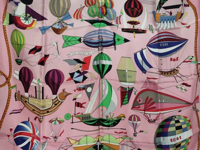 HERMES Paris
Carré de soie modèle 