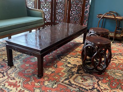 CHINE
Importante table basse en bois exotique...