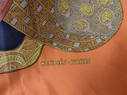 HERMES Paris
Carré de soie modèle 