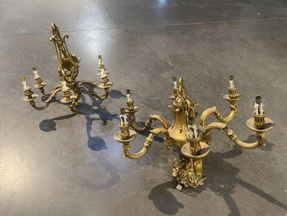 Lustre en bronze doré à 6 bras de lumière...