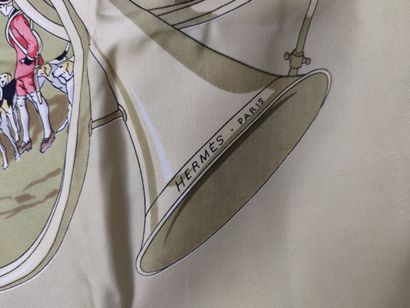 HERMES Paris
Carré de soie modèle 