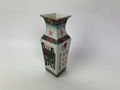 CHINE
Vase balustre à pans coupés en porcelaine...