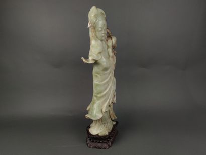 CHINE - XXe siècle
Groupe en jade (néphrite)...