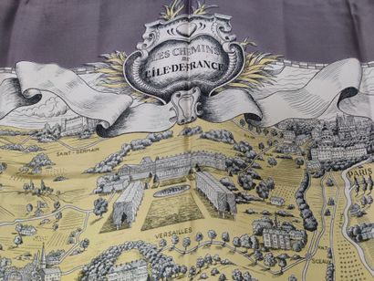 HERMES Paris
Carré de soie modèle 