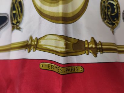 HERMES Paris 
Carré en twill de soie, modèle...