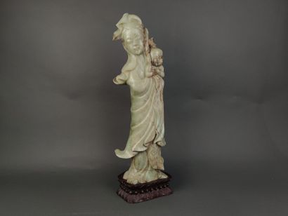 CHINE - XXe siècle
Groupe en jade (néphrite)...